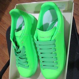 Alexander McQueens size 11 color is green